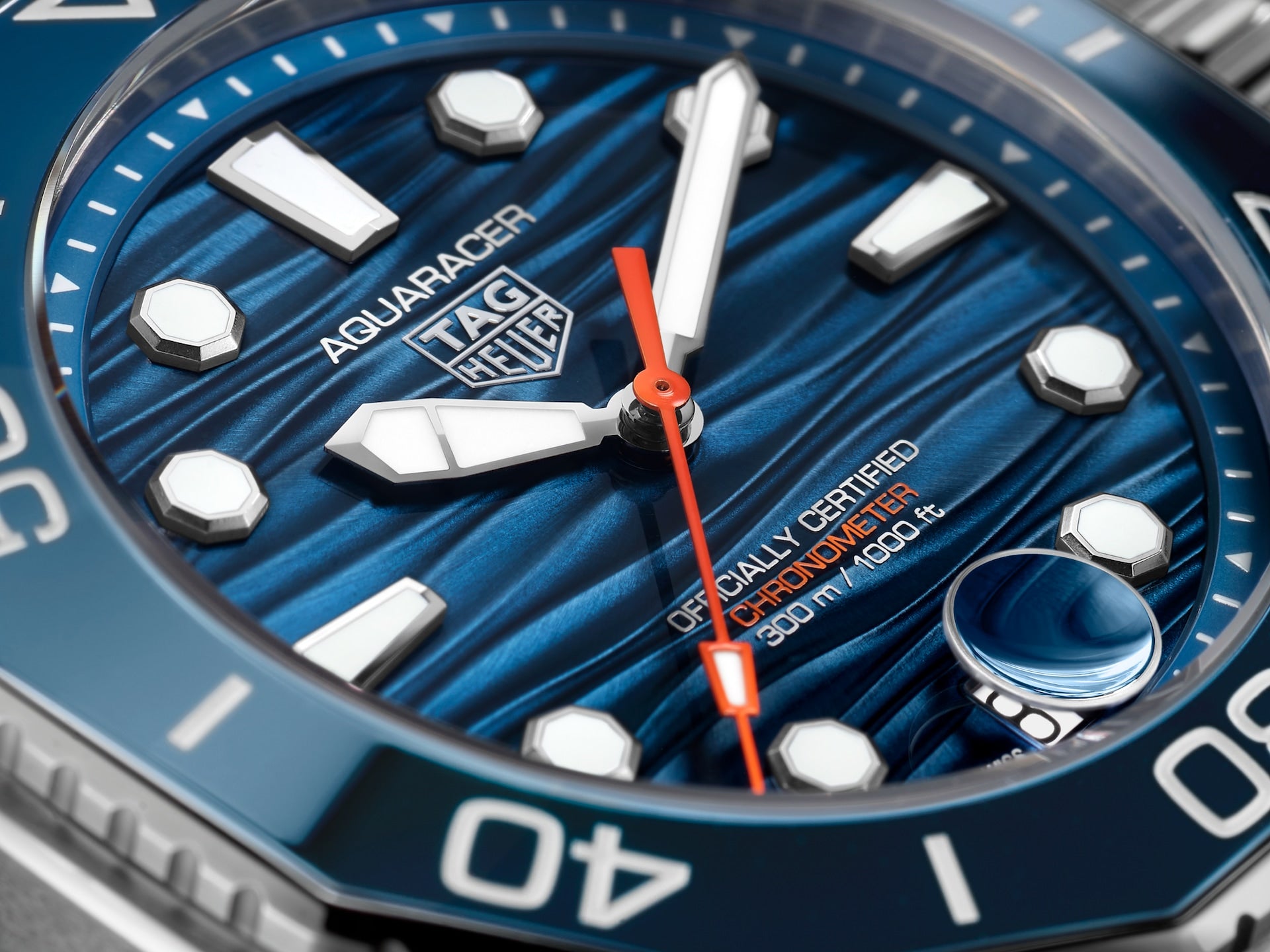 NEW  TAG HEUER AQUARACER PROFESSIONAL 300 DATE