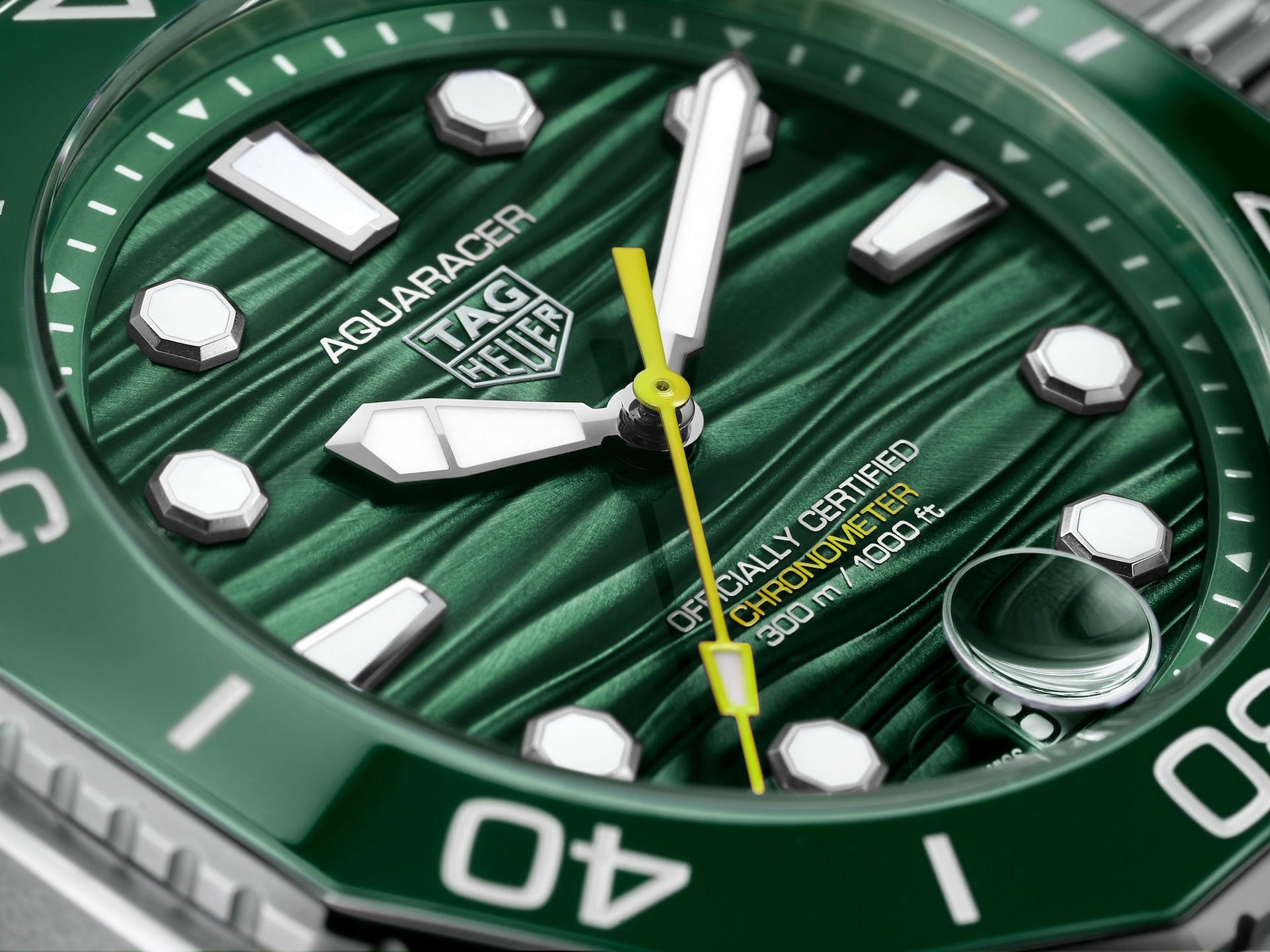 TAG HEUER AQUARACER PROFESSIONAL 300 DATE